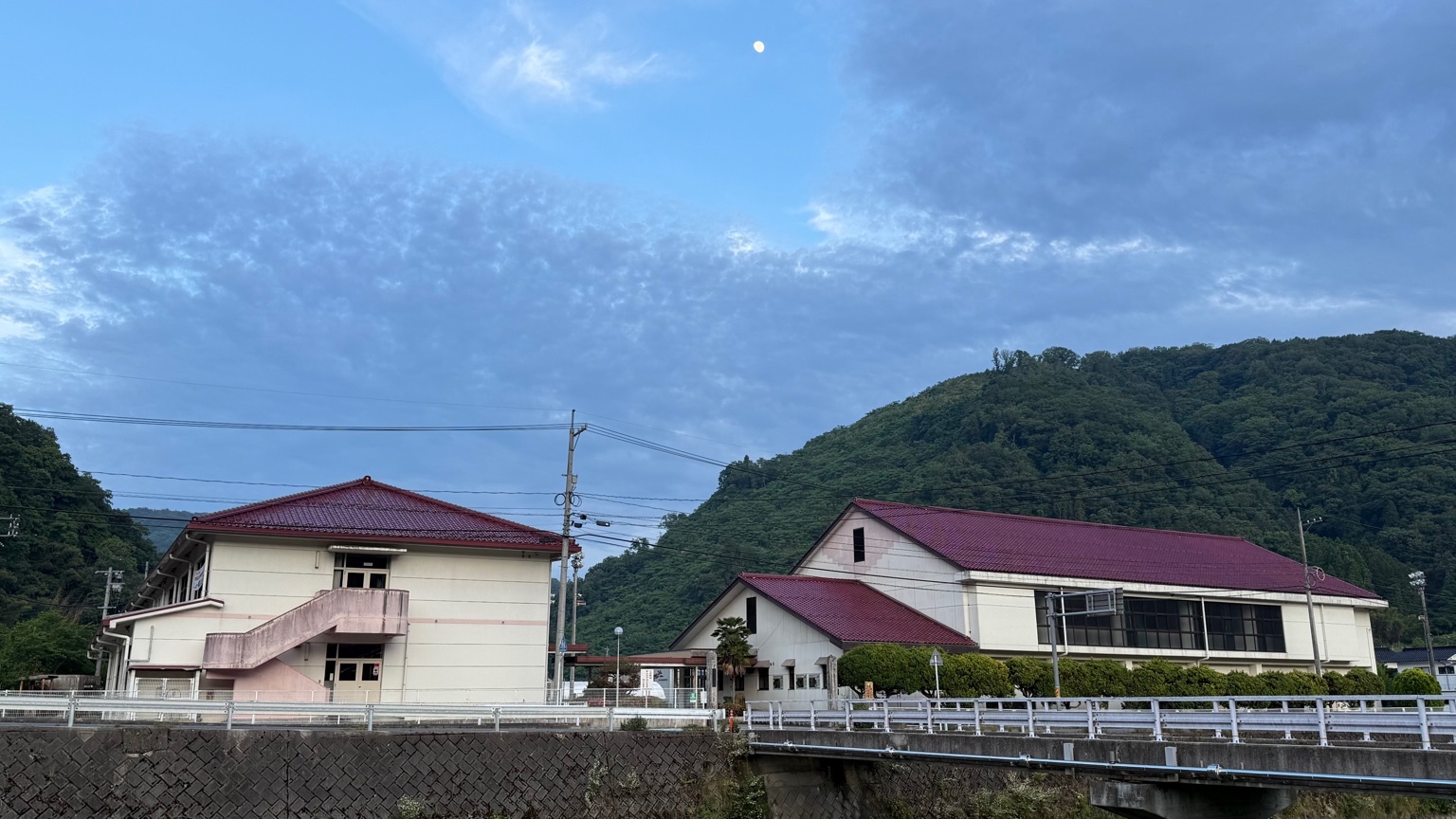 八幡小学校全景